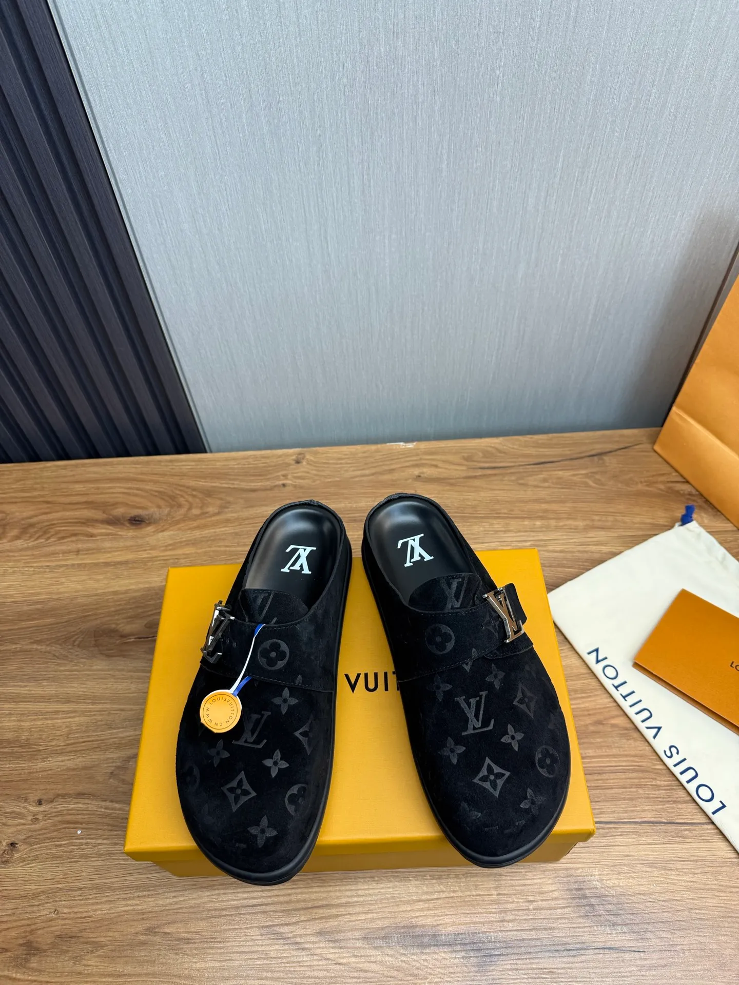 Men's shoes 💰520💰 Lv. hot selling men's slippers 🔥 🩴Official website one to one production 38-45 sizes 45 46 🉑️Customized!
